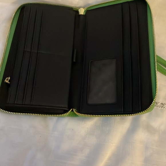 Steve Madden Large Zip Around Lime Green Wallet Great Condition 1 Tiny Peel Mark - Picture 5 of 10